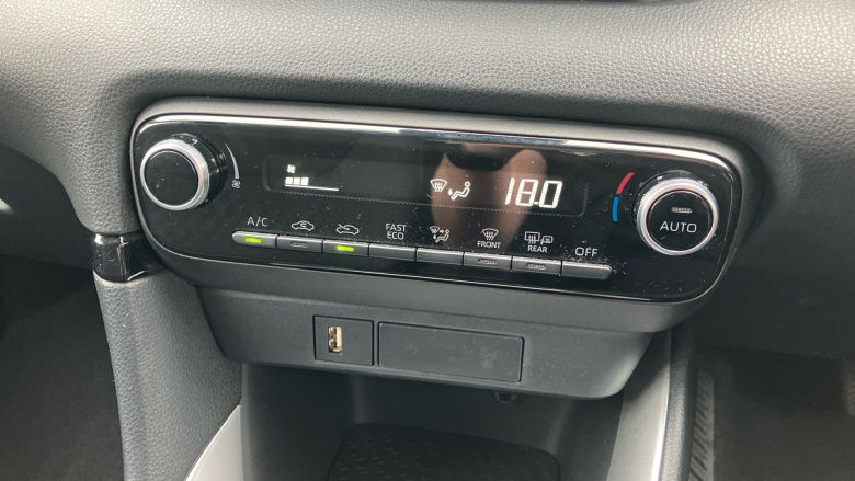 Toyota Yaris 1.5 Hybrid Design 5dr CVT Hybrid Hatchback